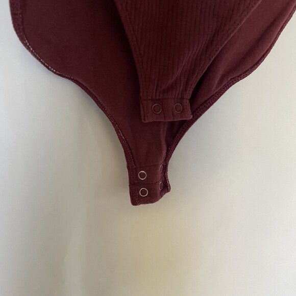Old Navy Womens Ribbed Burgundy Bodysuit Spaghetti Straps Snap Closure Medium - Picture 3 of 8